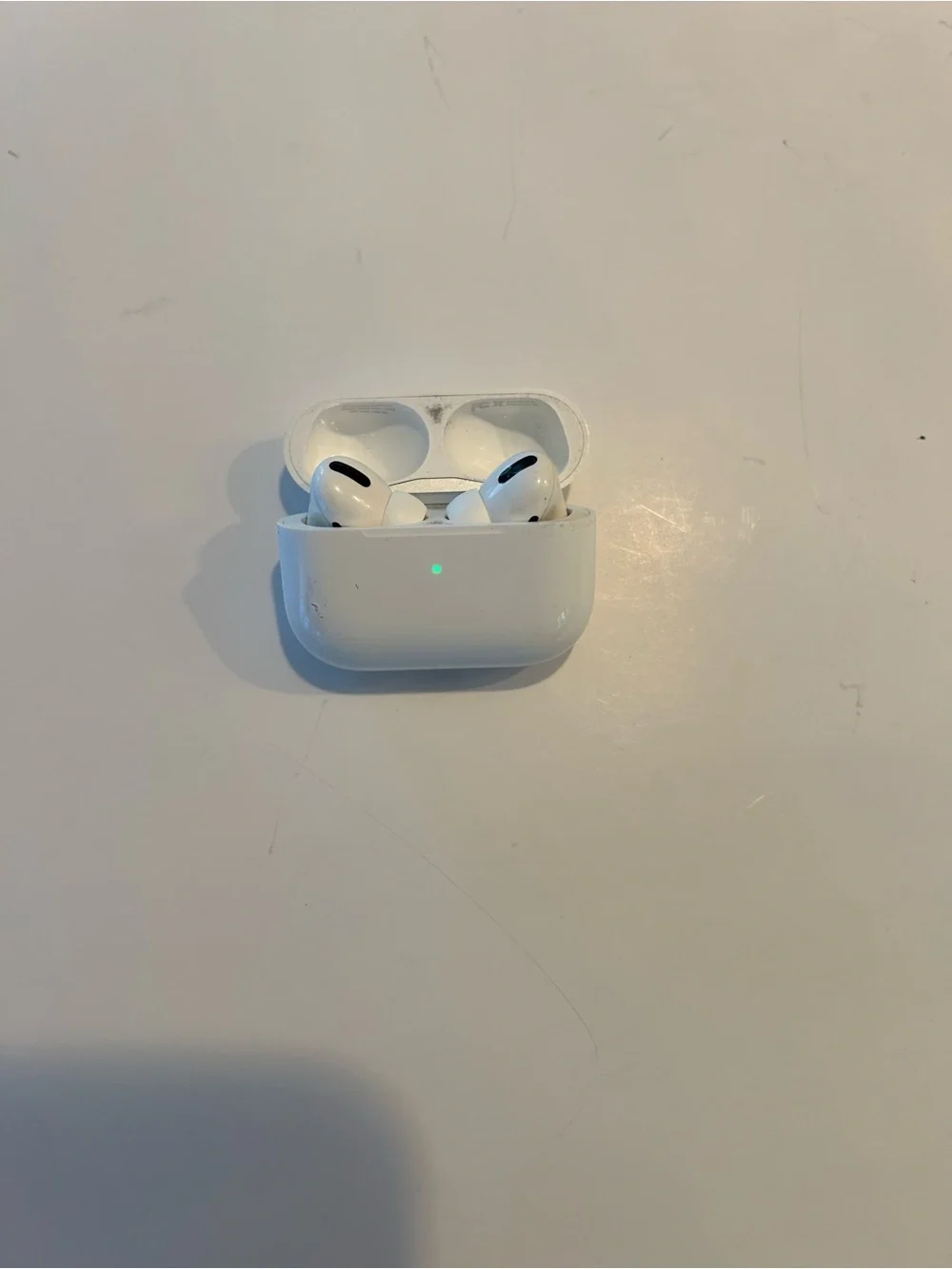 Apple AirPods Pro 2nd Generation/ MagSafe Wireless Charging Case /White